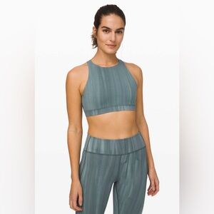 Lululemon Women’s Energy Bra High Neck Linear Spray Dye White Deep Ocean Size 6